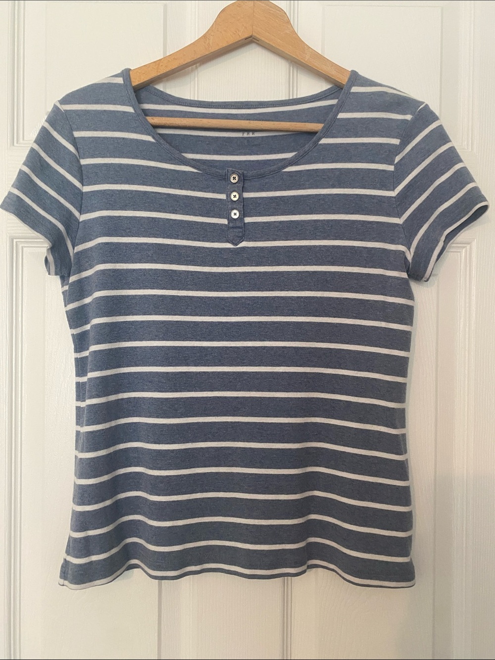 Croft & Barrow Blue and White Striped Classic Tee Size Small Scoop Neck